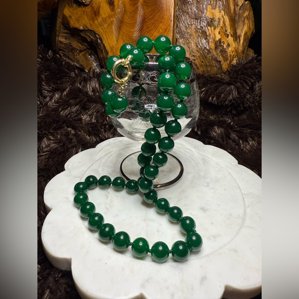 Elegant Green Jade Knotted Necklace with Gold Accents